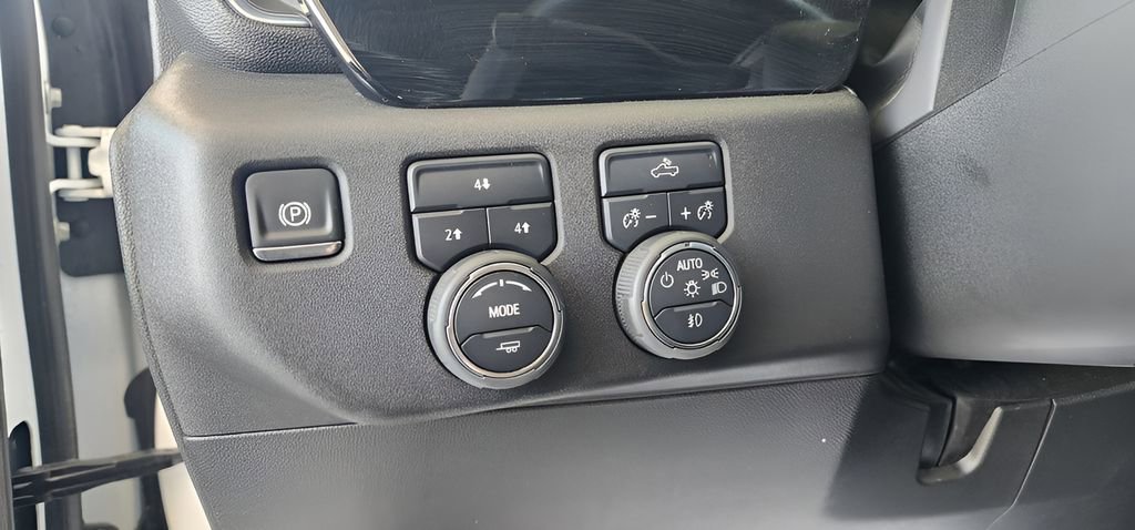 Used 2025 Chevrolet Silverado 2500 LT w/ Convenience Package image 27
