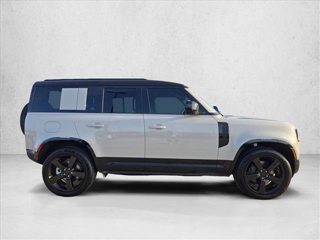 Used 2026 Land Rover Defender 110 X-Dynamic SE AWD/4WD image 4