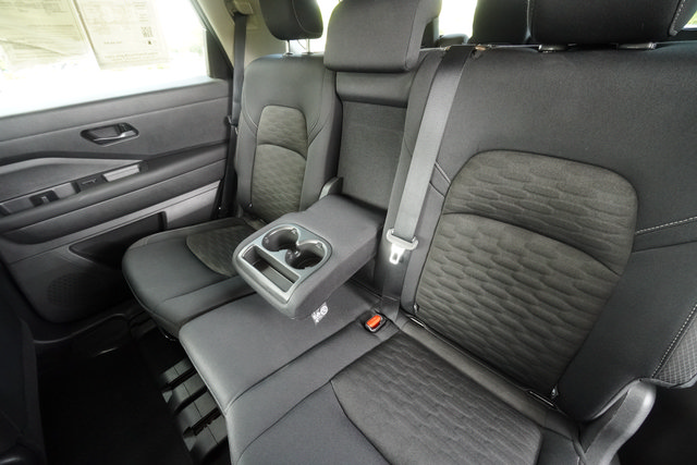 Used 2024 Nissan Pathfinder SV FWD image 19