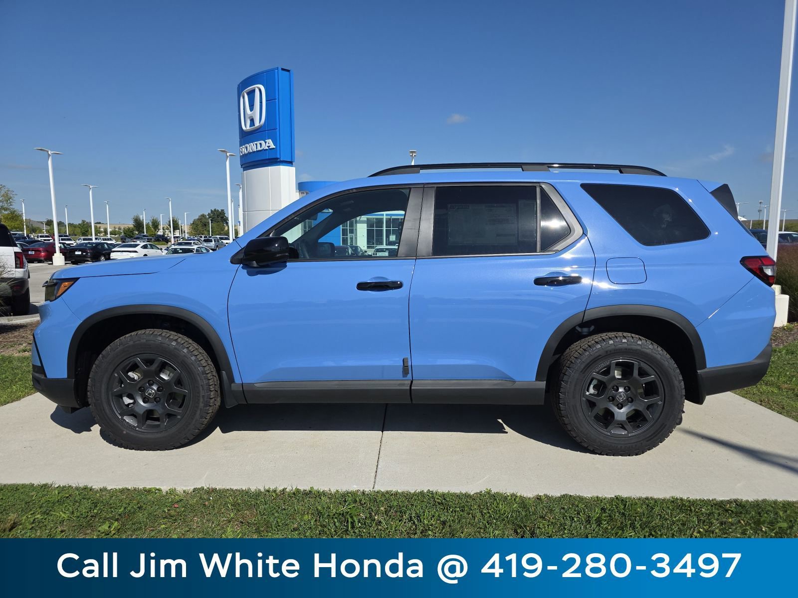 Used 2025 Honda Pilot TrailSport image 12