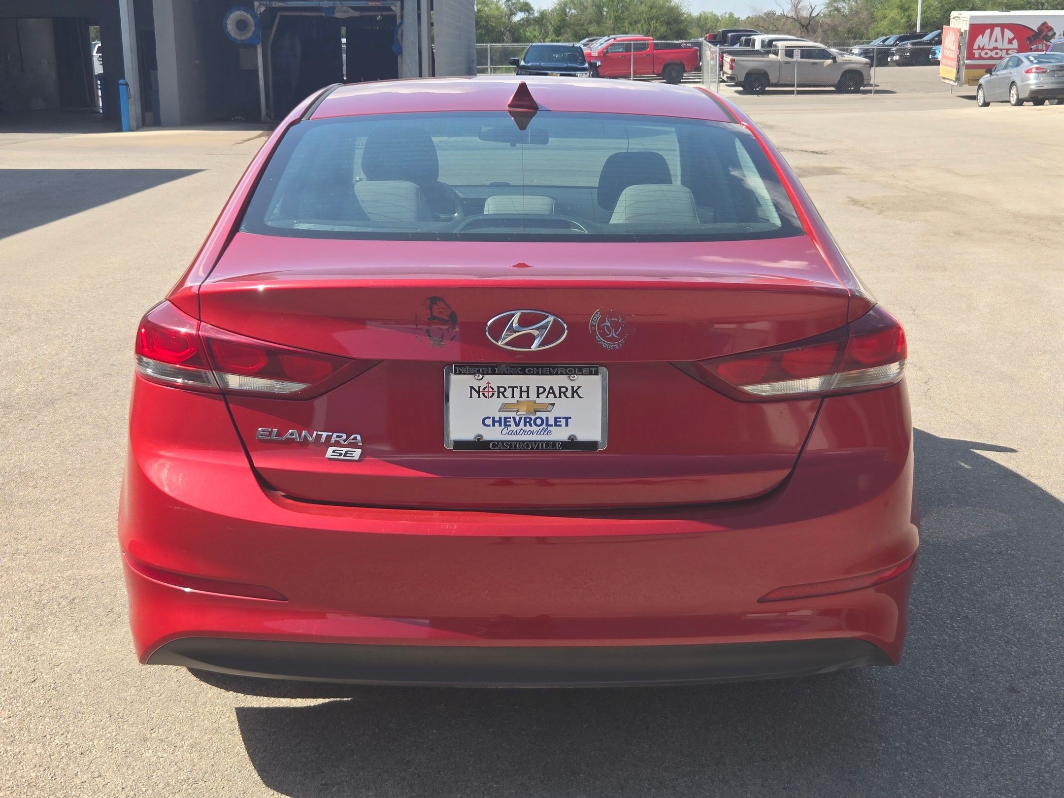 Used 2018 Hyundai Elantra SE w/ SE Connectivity Package 04 FWD image 4