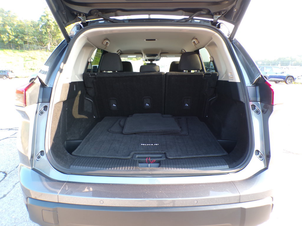Used 2025 Nissan Rogue SV AWD/4WD image 17