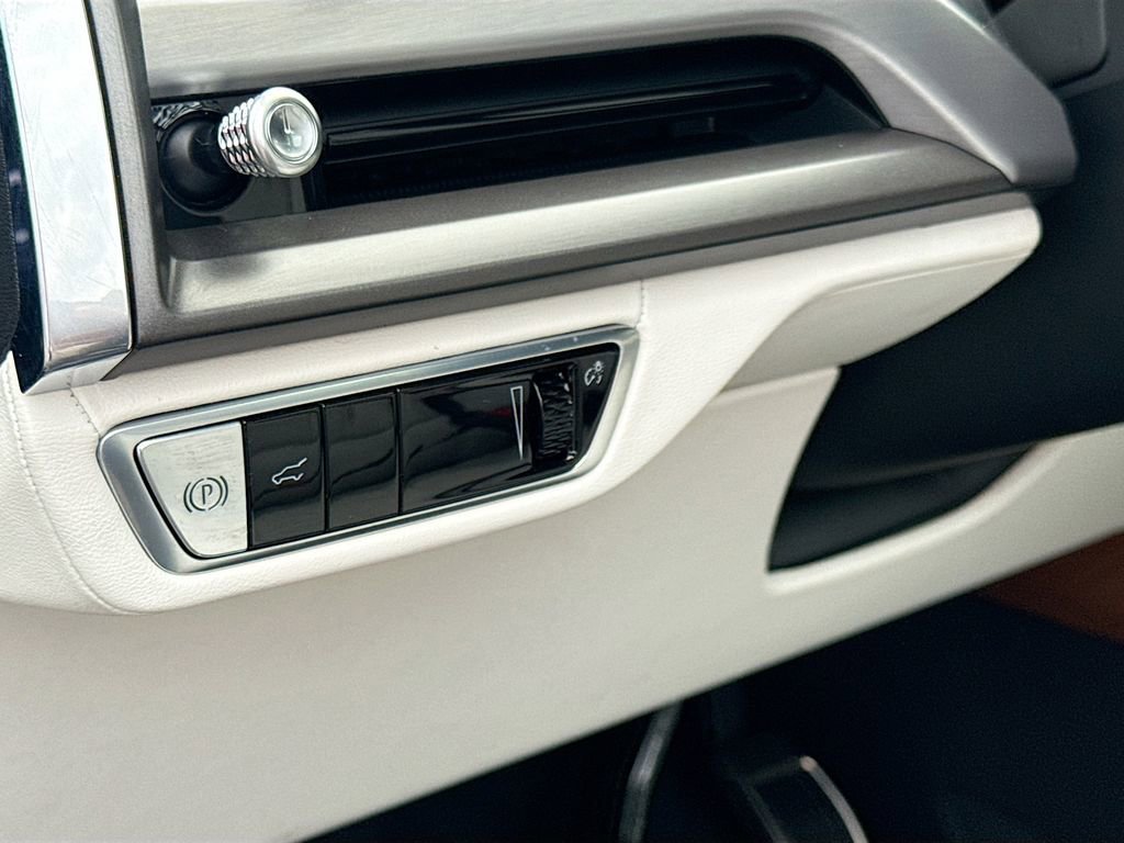 New 2026 Cadillac Vistiq Sport w/ LPO, Floor Liner Package image 10