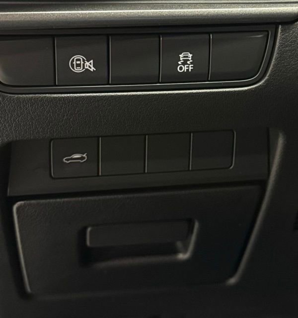 Used 2025 MAZDA MAZDA3 s image 21