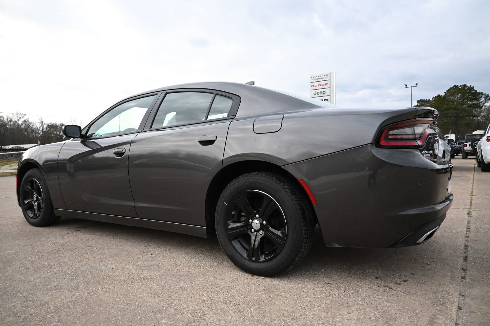 Used 2023 Dodge Charger SXT image 2
