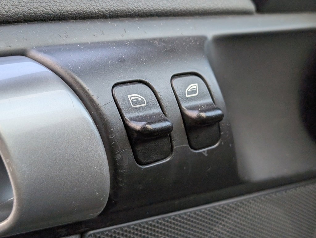 Used 2005 Porsche 911 Carrera S image 21