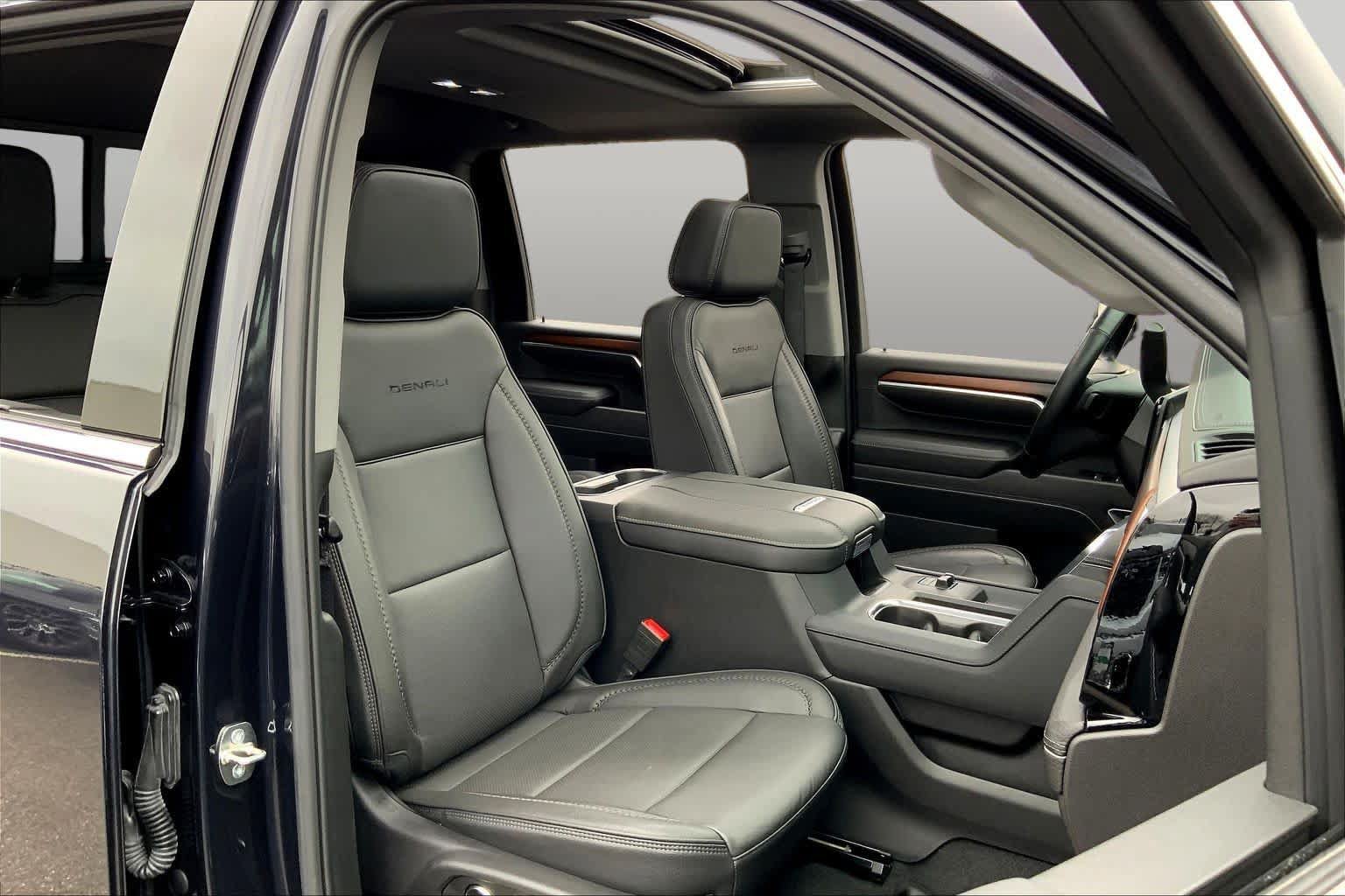 Used 2024 GMC Sierra 2500 Denali w/ Denali Reserve Package AWD/4WD image 9