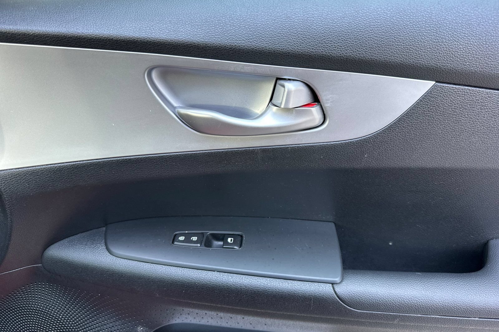 Used 2024 Kia Forte LXS w/ LXS Technology Package FWD image 18