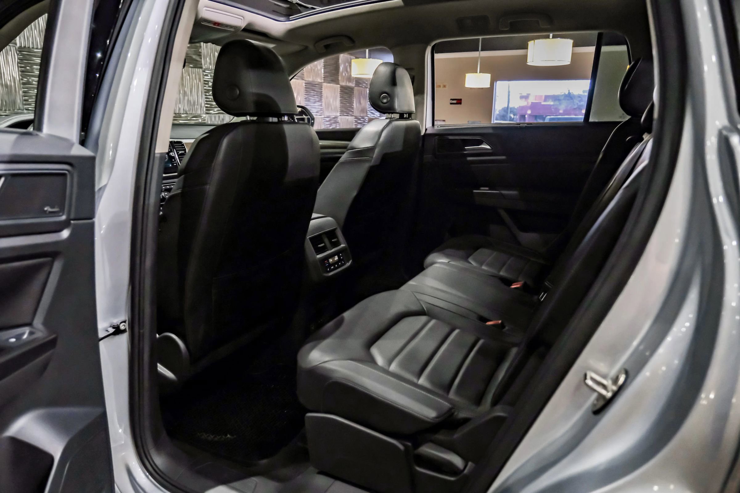 Used 2018 Volkswagen Atlas SEL Premium image 37