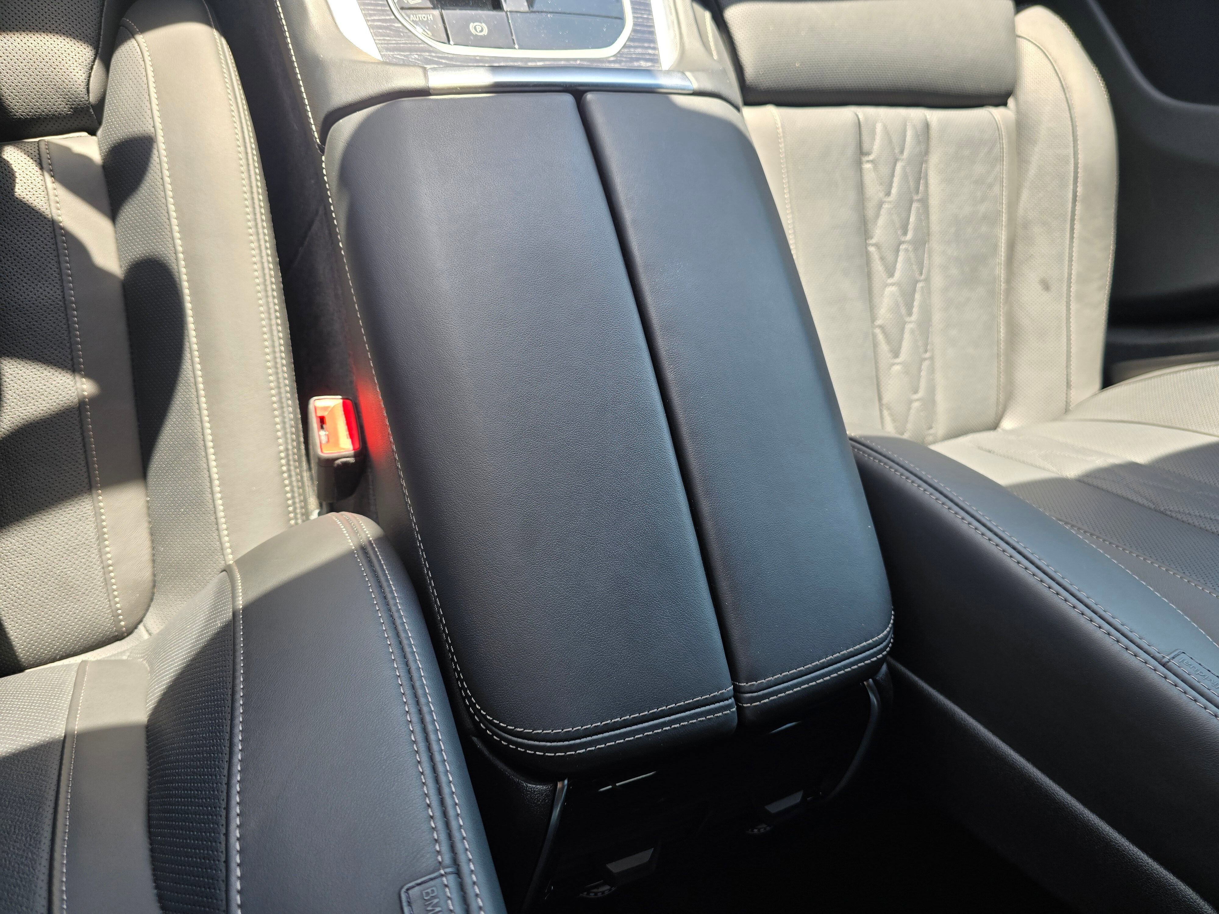 Certified 2025 BMW X6 xDrive40i w/ Executive Package image 22