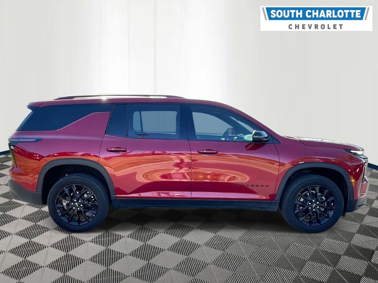 Used 2025 Chevrolet Traverse LT w/ Midnight/Sport Edition FWD image 4