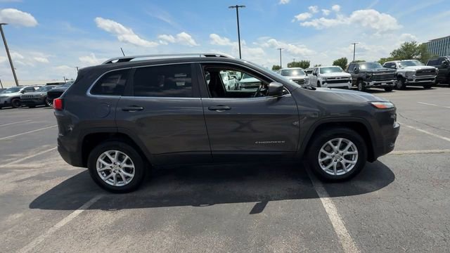 Used 2017 Jeep Cherokee Latitude AWD/4WD image 9