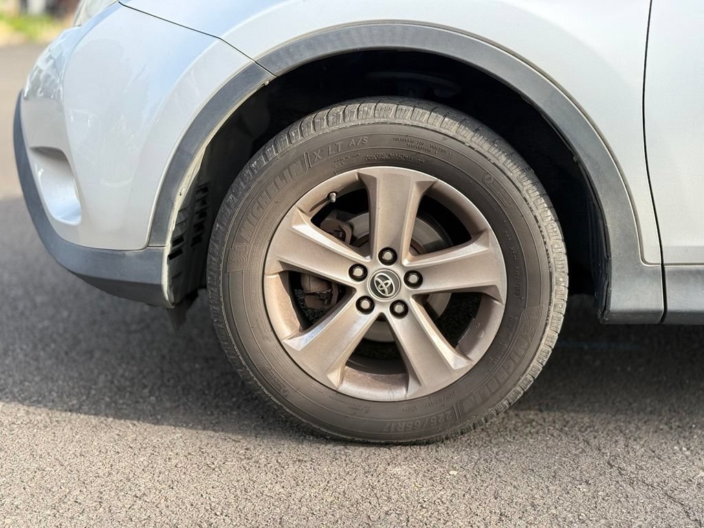 Used 2015 Toyota RAV4 XLE AWD/4WD image 9