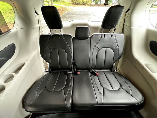 Used 2021 Chrysler Pacifica Touring-L image 30