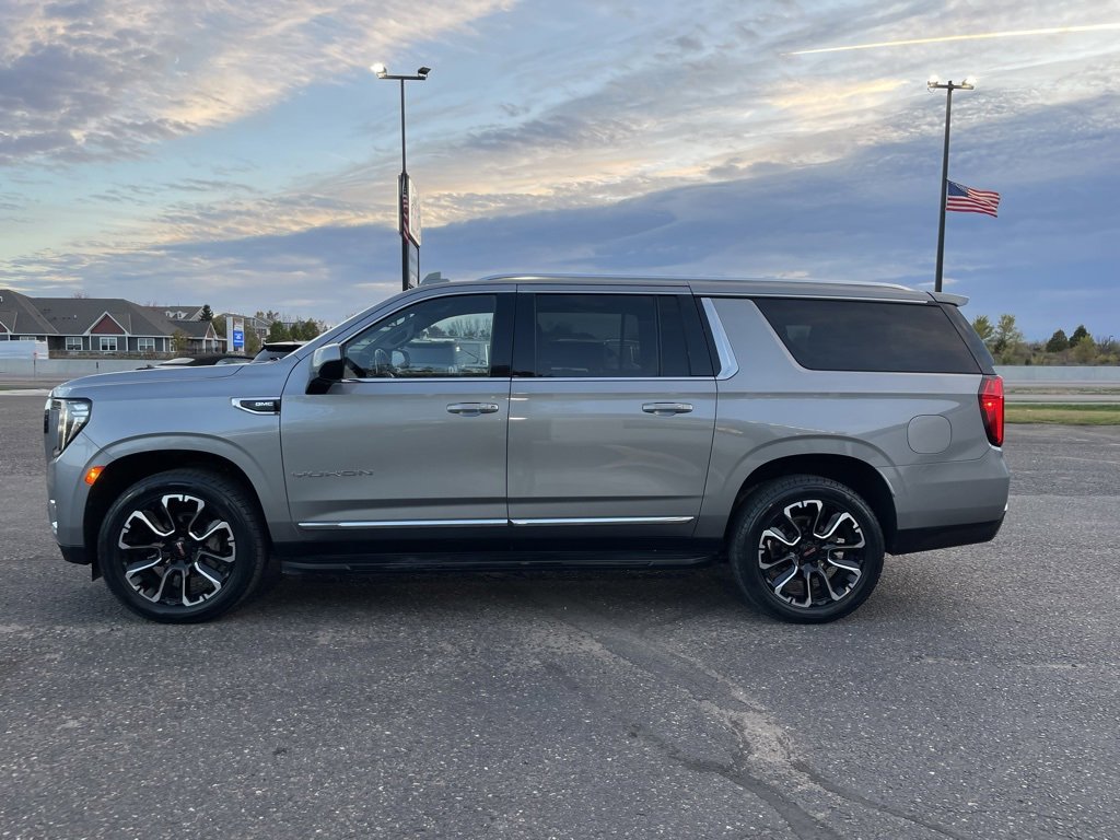 Used 2023 GMC Yukon XL SLT image 10