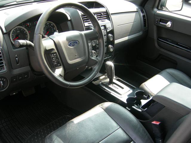 Used 2010 Ford Escape Limited AWD/4WD image 4