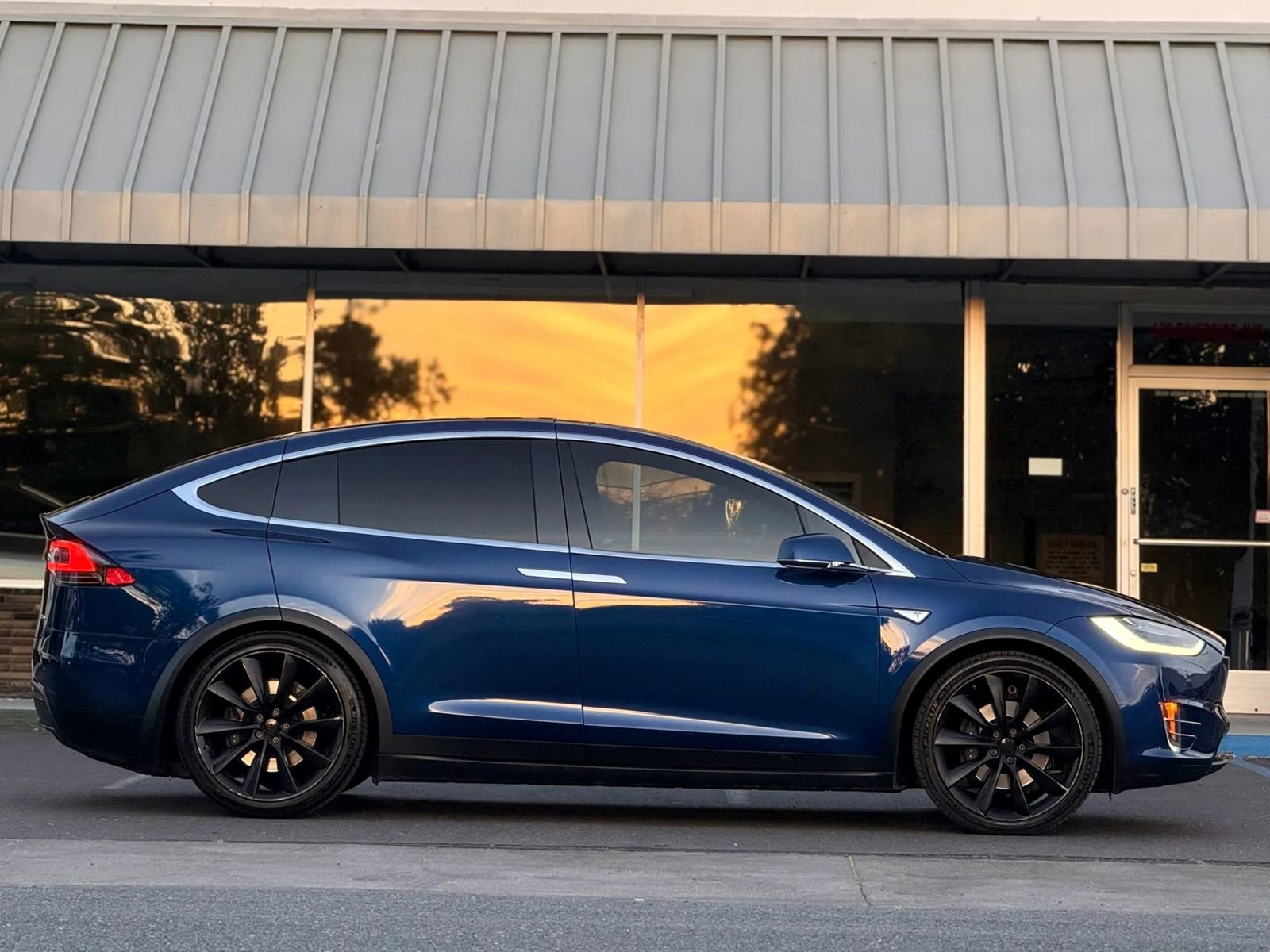 Used 2016 Tesla Model X 90D image 5