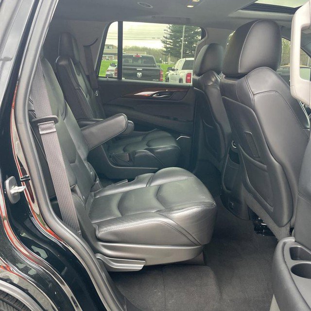 Used 2019 Cadillac Escalade Luxury image 11