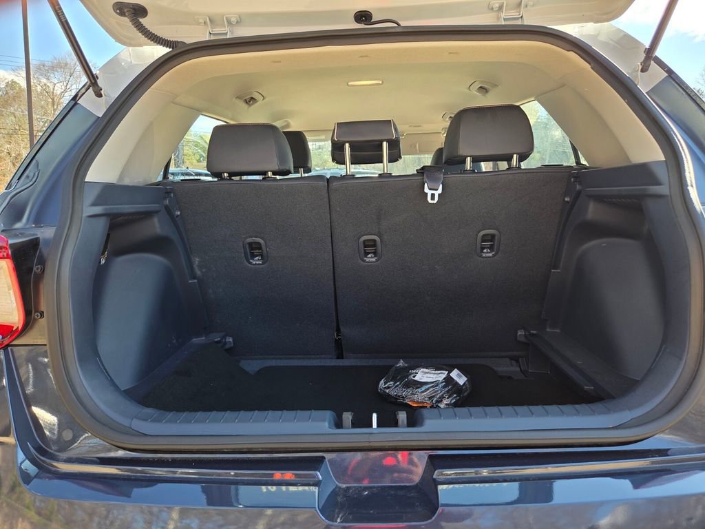 Used 2025 Hyundai Venue Limited image 17