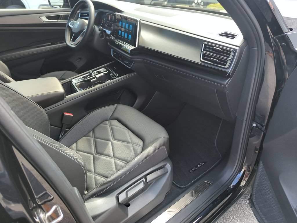 Used 2024 Volkswagen Atlas Cross Sport SE w/ Panoramic Sunroof Package FWD image 36