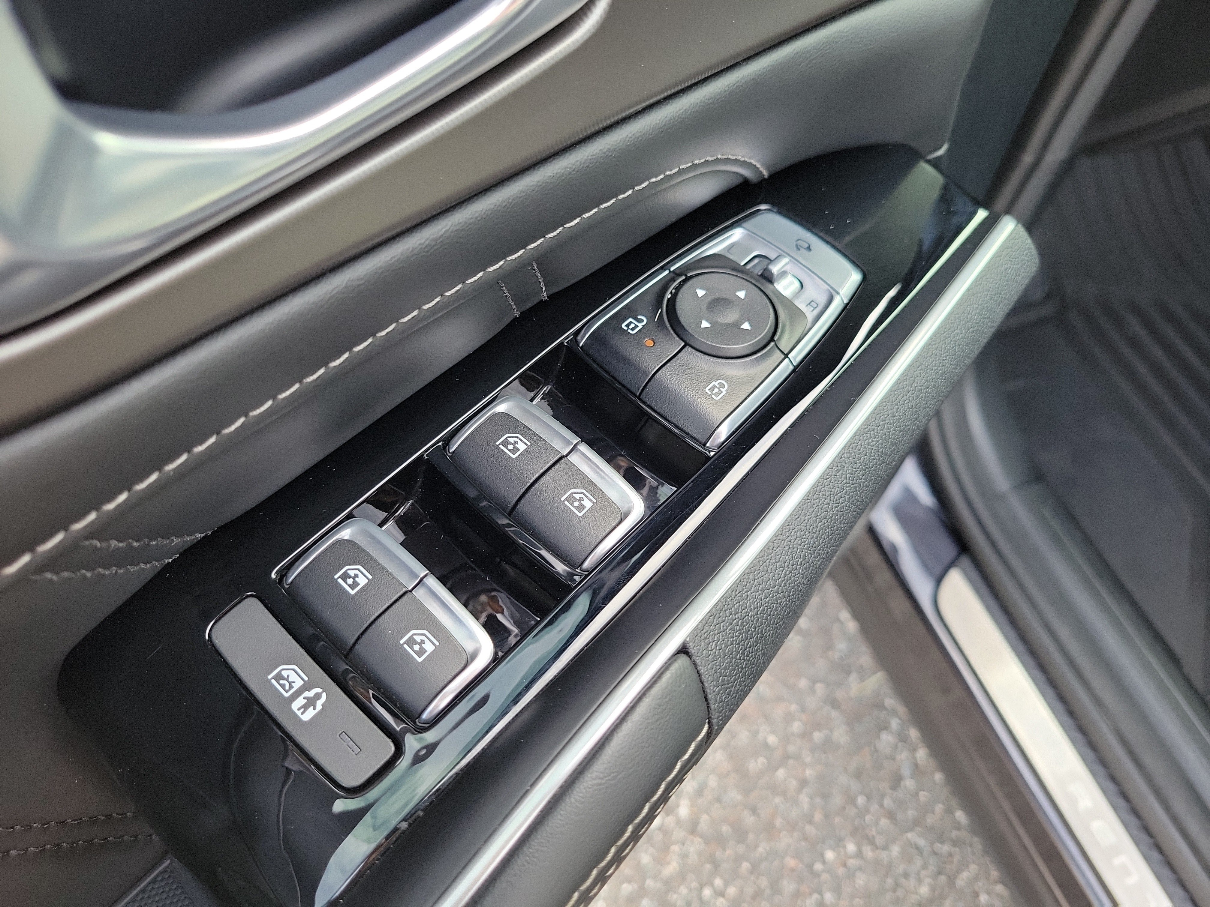 Certified 2026 Kia Sorento SX FWD image 20