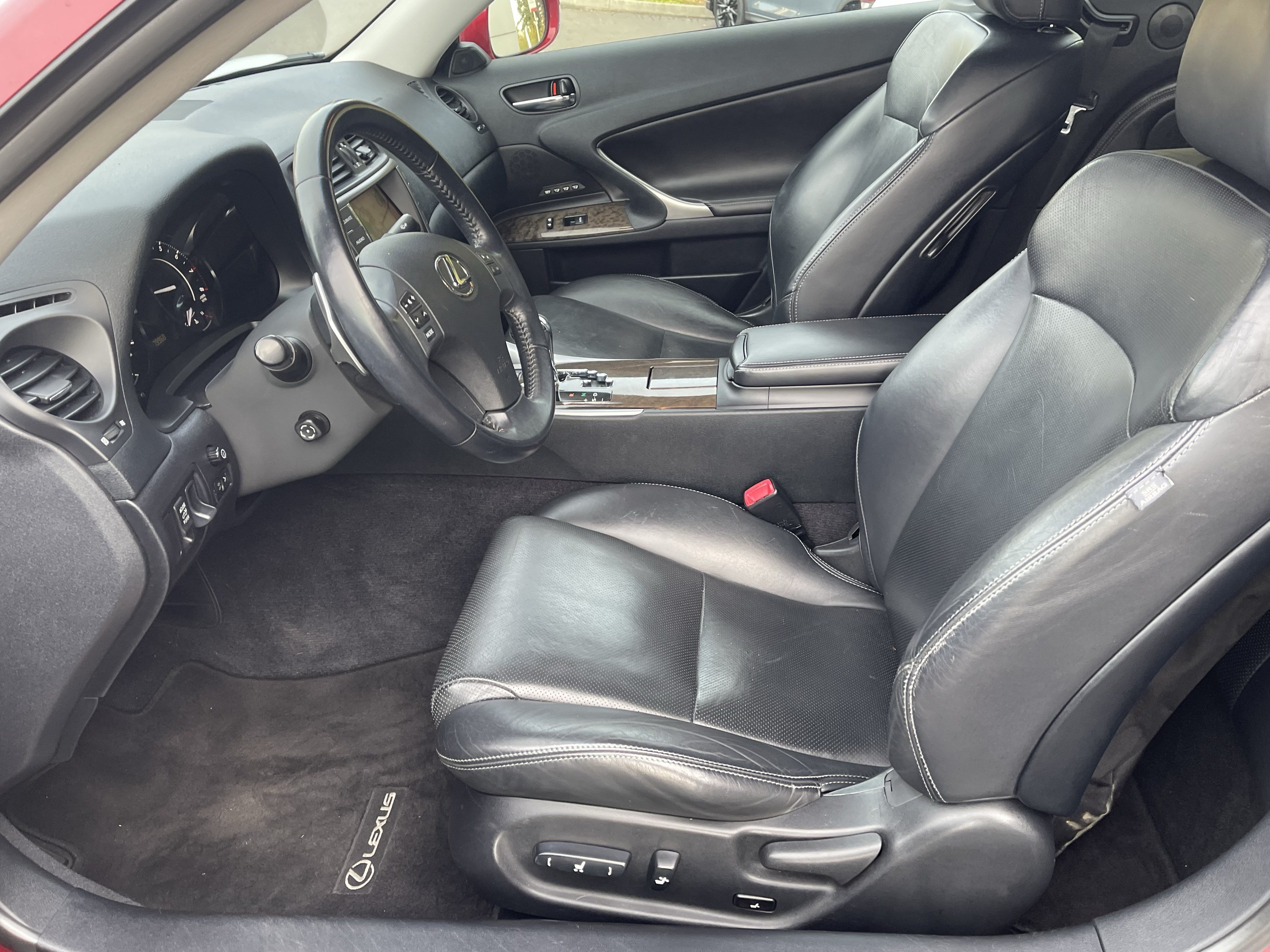 Used 2010 Lexus IS 250C w/ Luxury Pkg RWD image 11