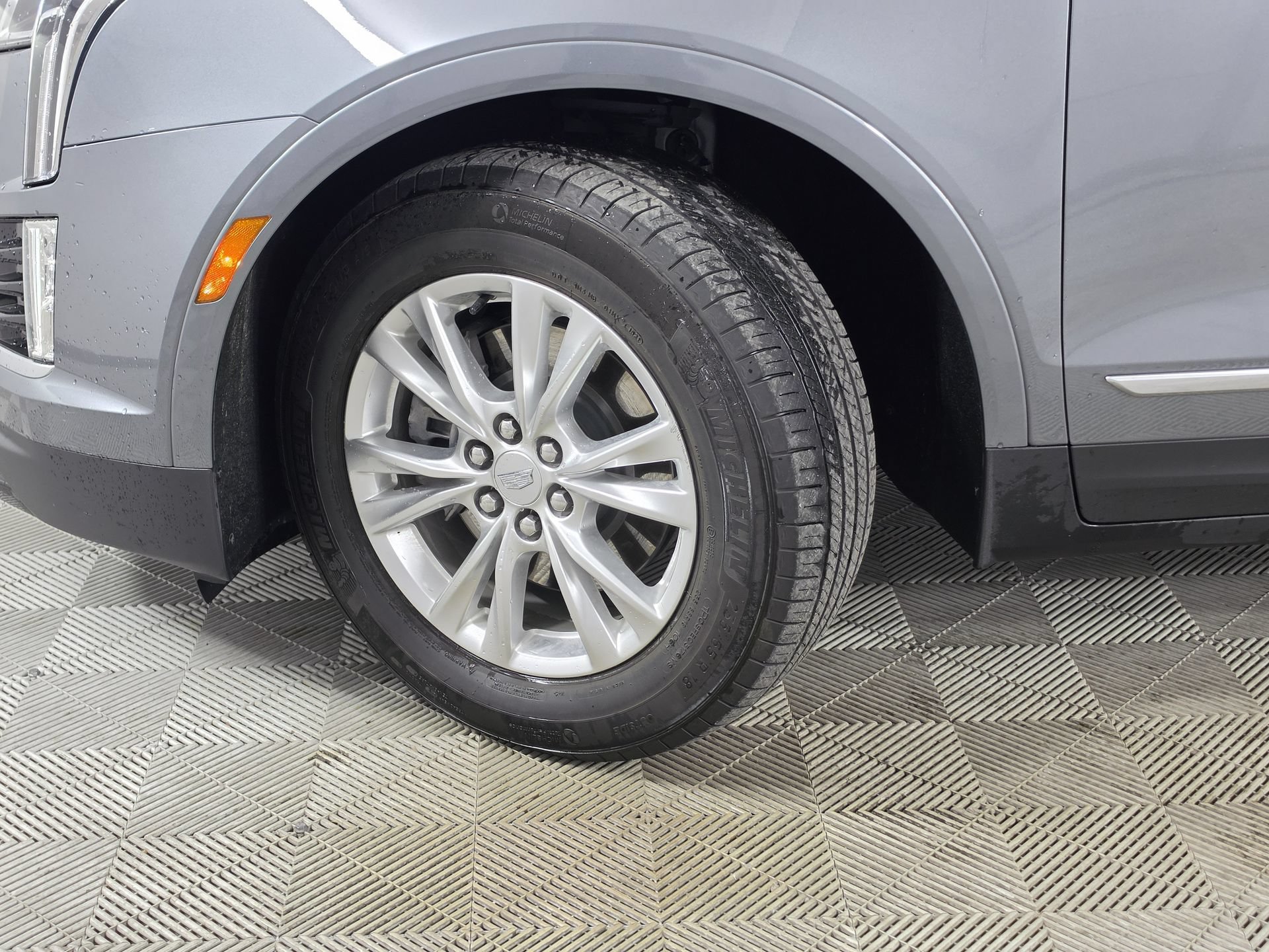 Used 2022 Cadillac XT5 Luxury AWD/4WD image 2