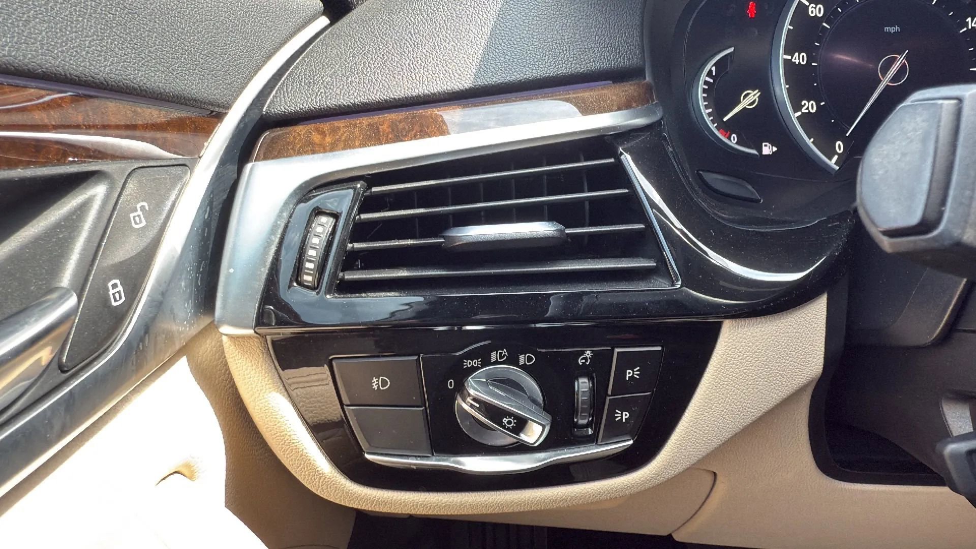 Used 2017 BMW 530i xDrive image 16