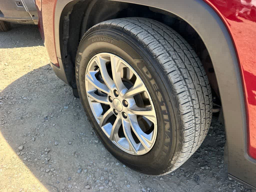 Certified 2019 Jeep Cherokee Latitude w/ Popular Appearance Group FWD image 5
