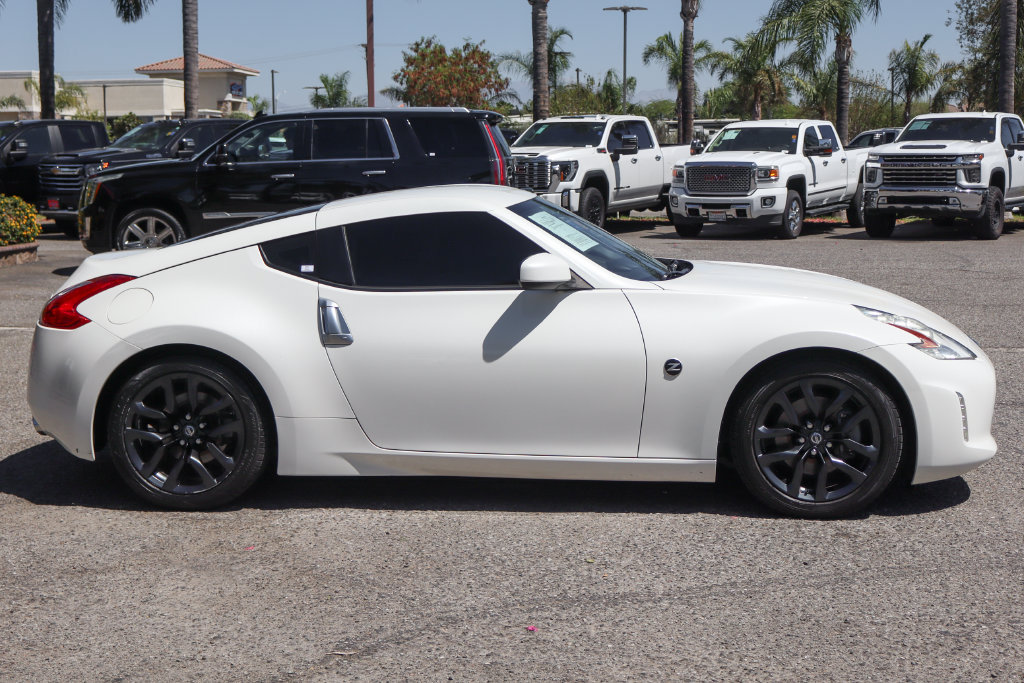 Used 2017 Nissan 370Z Coupe RWD image 10