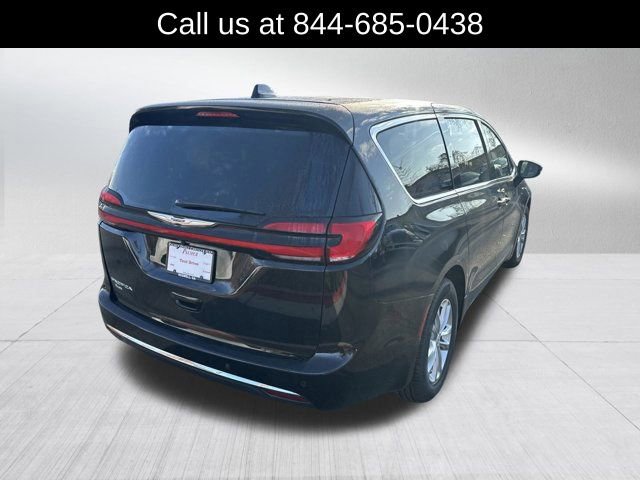 New 2026 Chrysler Pacifica Select image 5