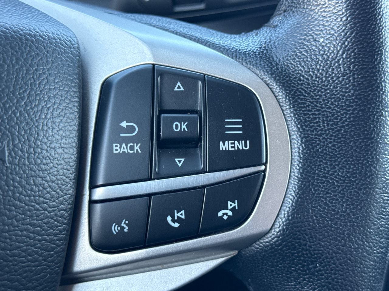 Used 2022 Ford Explorer XLT w/ Equipment Group 202A AWD/4WD image 28
