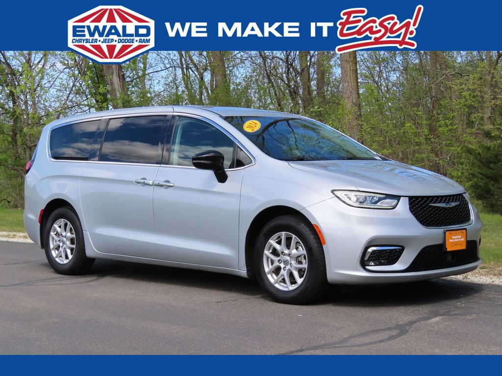 Certified 2024 Chrysler Pacifica Touring-L