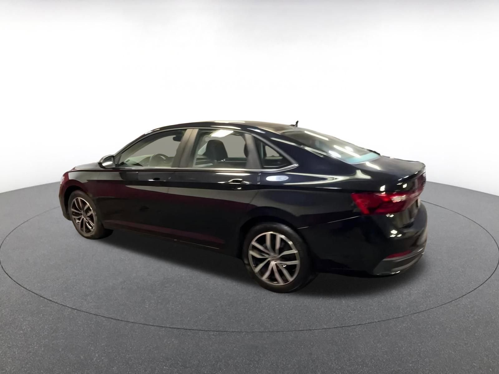 Used 2025 Volkswagen Jetta SE image 10