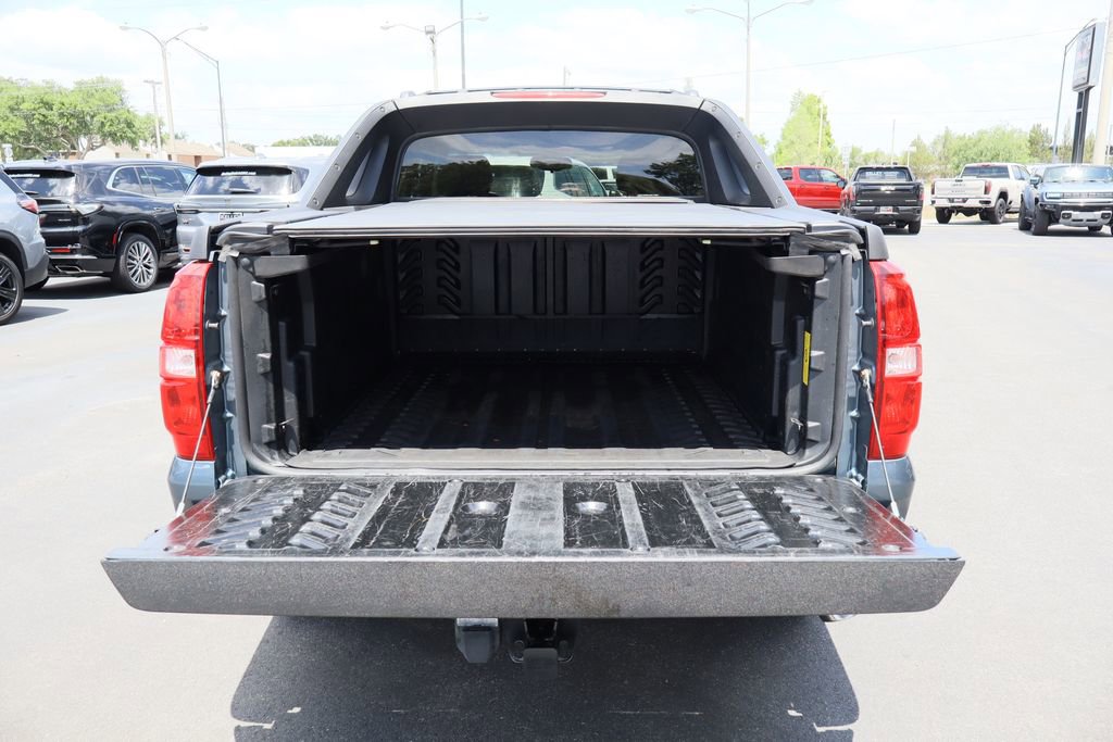 Used 2011 Chevrolet Avalanche LS image 22