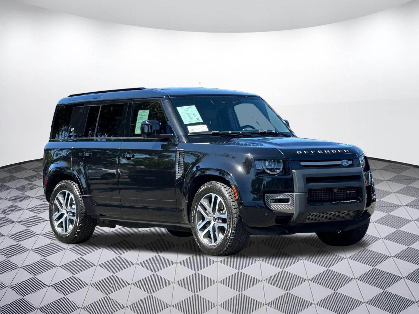 Certified 2022 Land Rover Defender 110 X-Dynamic HSE AWD/4WD image 7