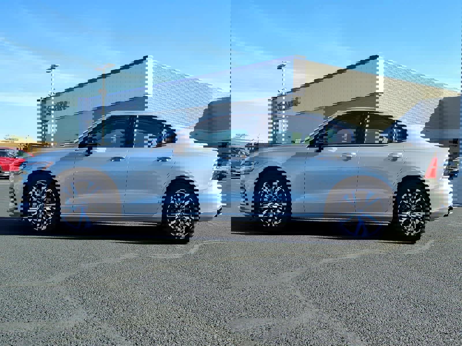 Used 2025 Volvo S60 B5 Core image 3