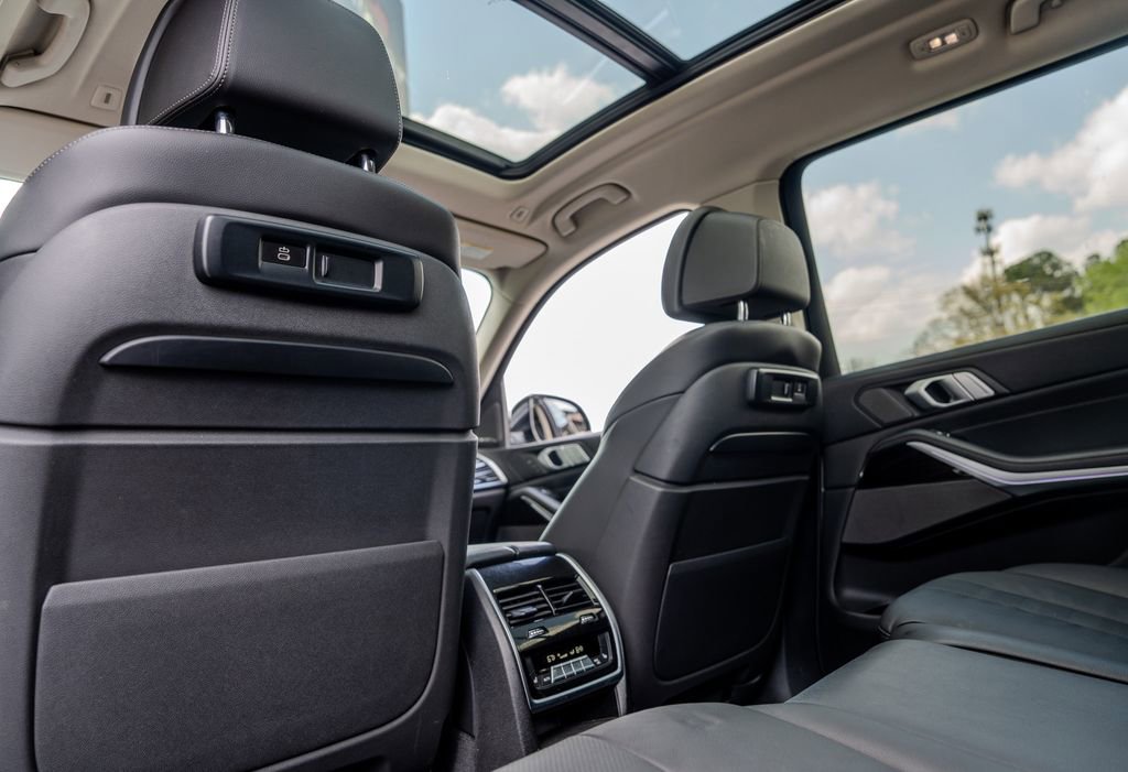 Used 2019 BMW X7 xDrive40i w/ Cold Weather Package AWD/4WD image 22