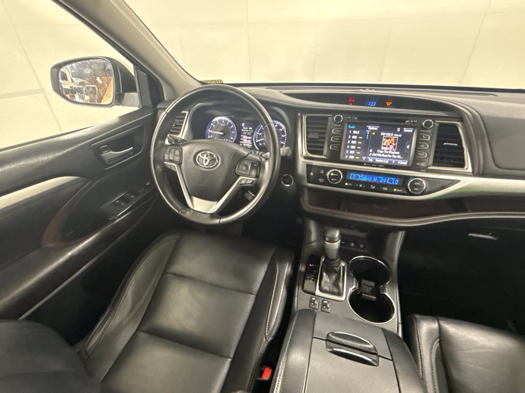 Used 2017 Toyota Highlander XLE AWD/4WD image 19