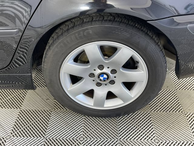 Used 2003 BMW 325i Sedan RWD image 19
