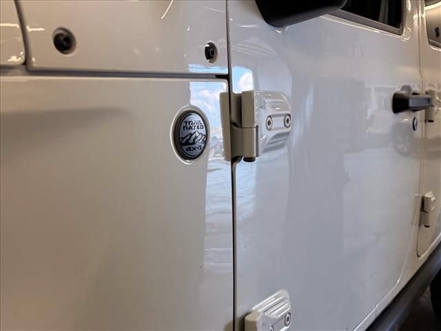 Used 2022 Jeep Gladiator Sport AWD/4WD image 4