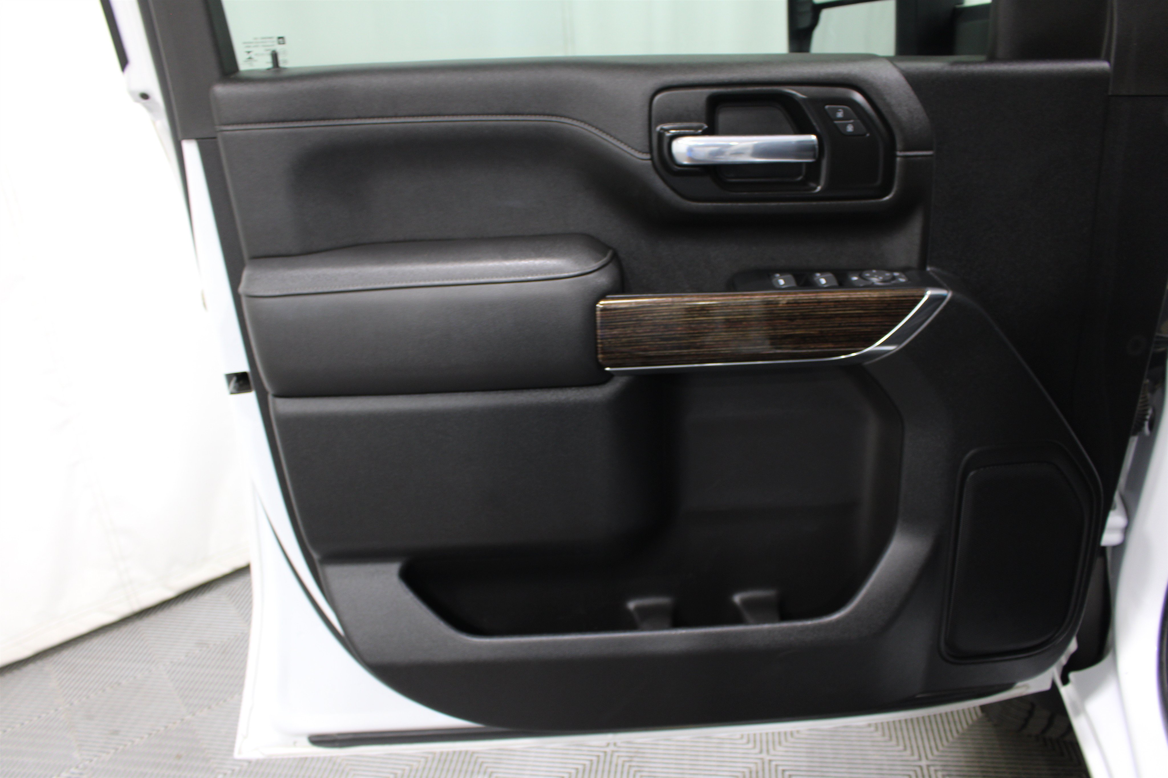 Used 2022 GMC Sierra 2500 SLE w/ SLE Value Package; AWD/4WD image 6