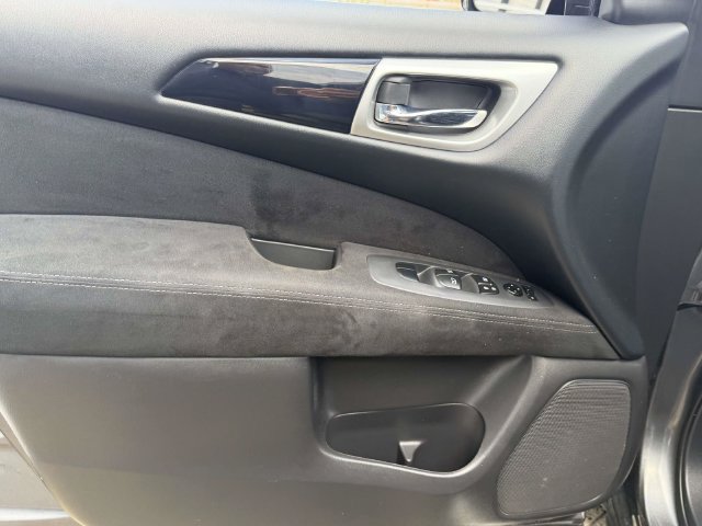 Used 2015 Nissan Pathfinder SV w/ Cargo Package FWD image 17