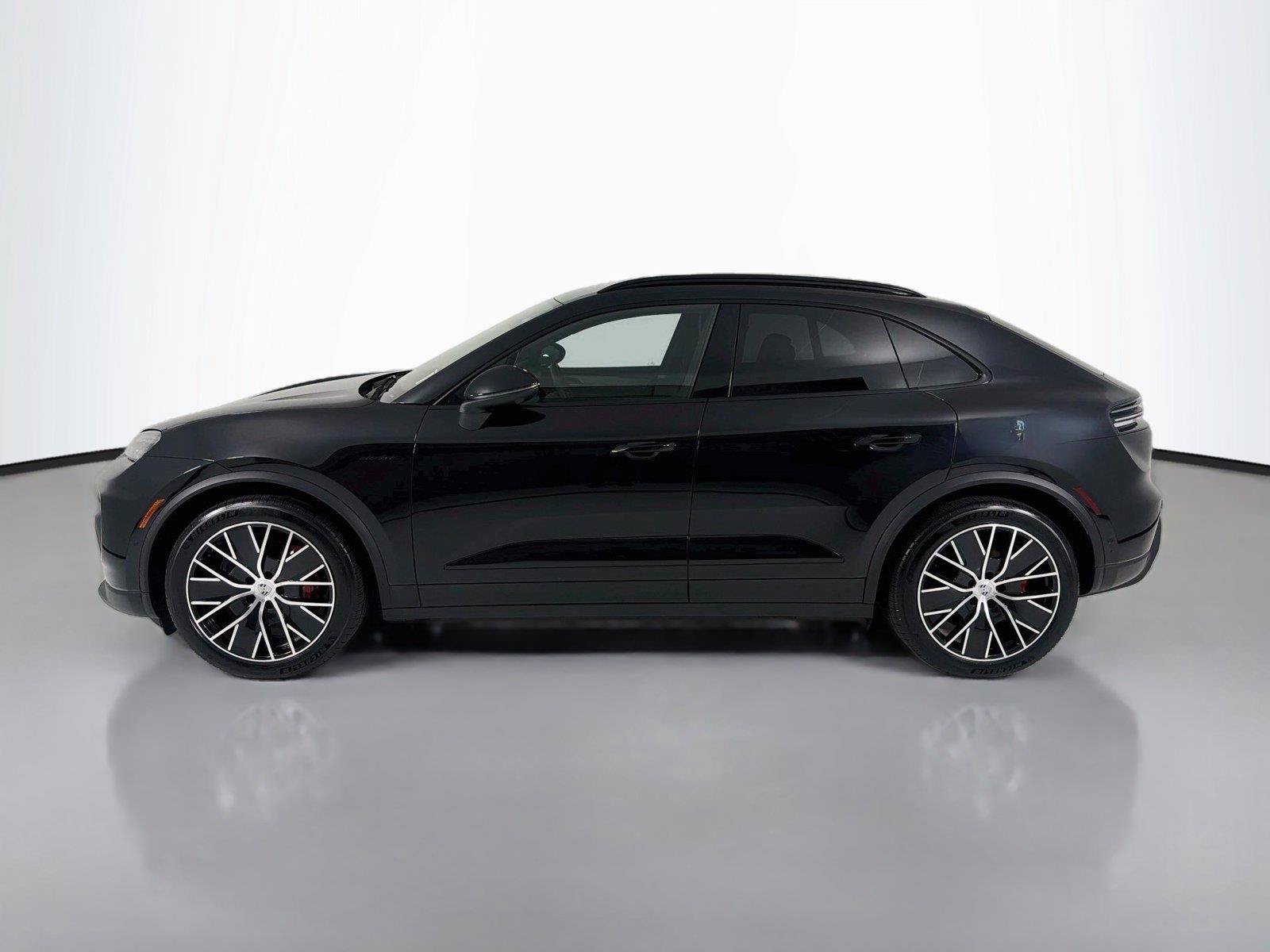 Certified 2025 Porsche Macan 4S Electric AWD/4WD image 2