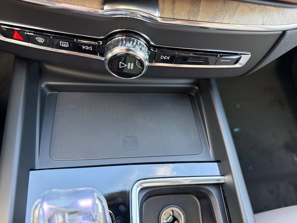New 2027 Volvo XC60 B5 Plus AWD/4WD image 15