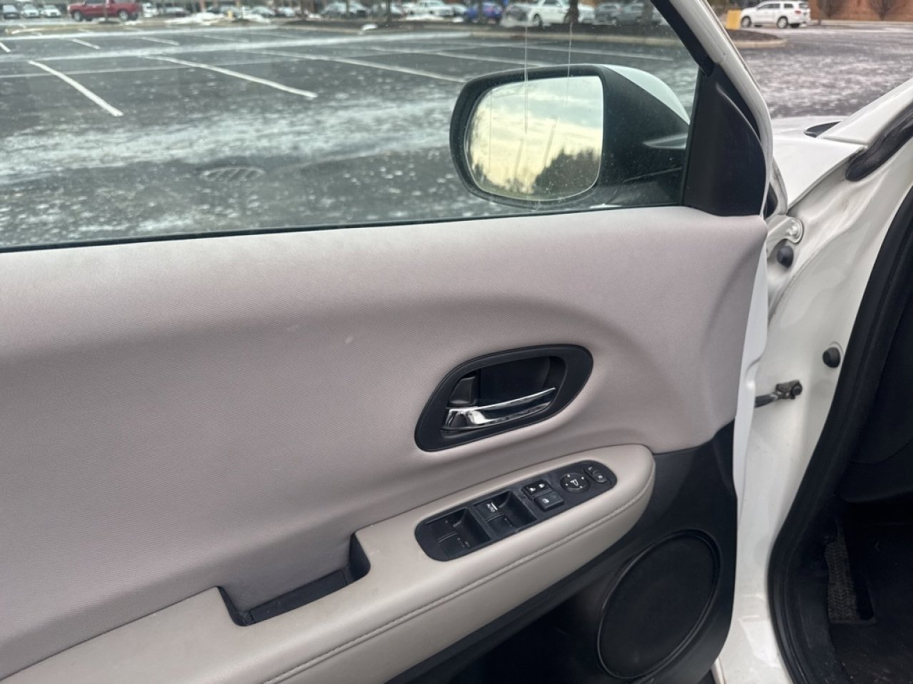 Used 2016 Honda HR-V LX image 17