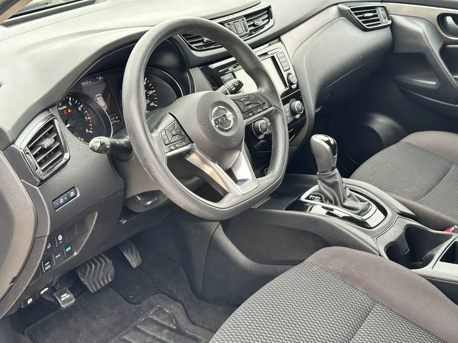 Used 2020 Nissan Rogue Sport S image 10