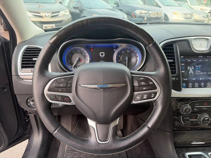 Used 2017 Chrysler 300 C w/ Safetytec Plus Group AWD/4WD image 18