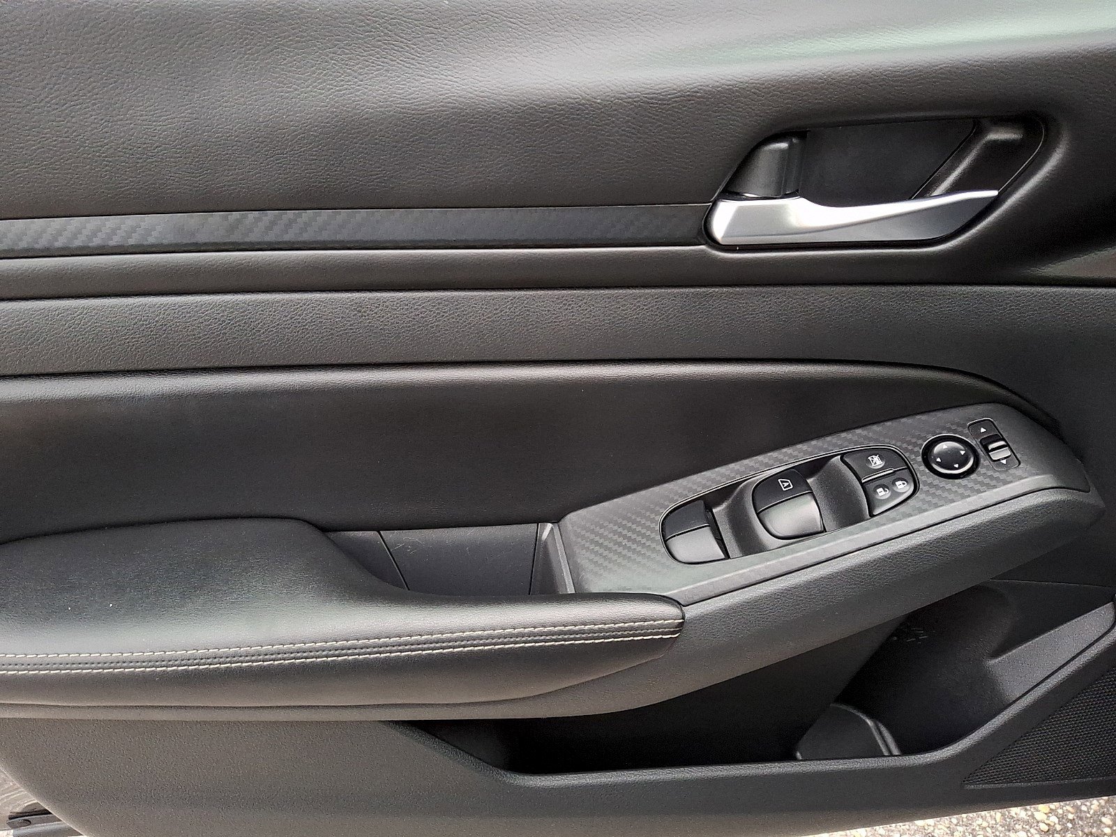 Used 2024 Nissan Altima 2.5 SV image 12