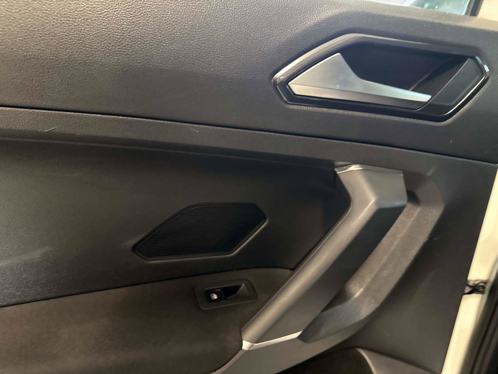 Used 2018 Volkswagen Tiguan S image 12